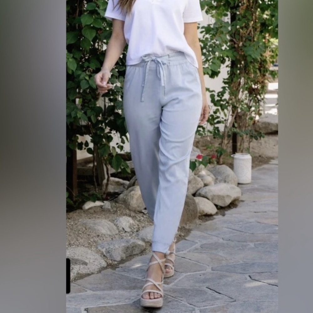 Women’s Travis Mathew light blue jogger pants